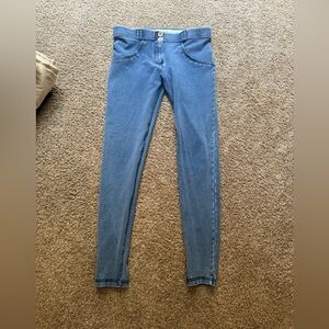 Freddy paints size 4